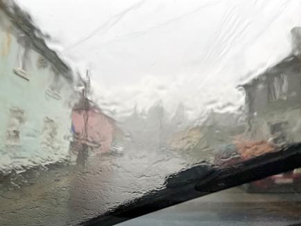 Vremea rea a lăsat bihorenii fără curent. Probleme la rețeaua electrică în mai multe localități din Bihor