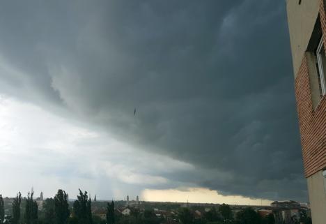 Cod galben de furtuni, duminică seara, în mai multe localităţi din Bihor, inclusiv în Oradea