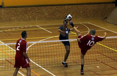 Reprezentativa de futnet (fotbal-tenis) a României întâlneşte Slovacia sâmbătă, la Salonta