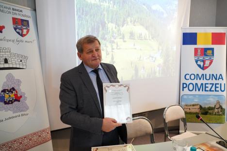 Gală fără premianți: Asociația comunelor din Bihor i-a premiat pe șefii țării și ai județului... în lipsă (FOTO)