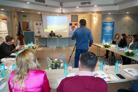 Gală fără premianți: Asociația comunelor din Bihor i-a premiat pe șefii țării și ai județului... în lipsă (FOTO)