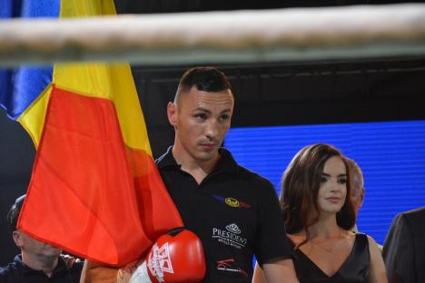 Meci dur la Sânmartin: Jur a câştigat prin KO lupta pentru cea de-a patra centură WBC (FOTO / VIDEO)