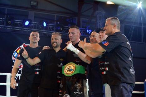 Meci dur la Sânmartin: Jur a câştigat prin KO lupta pentru cea de-a patra centură WBC (FOTO / VIDEO)
