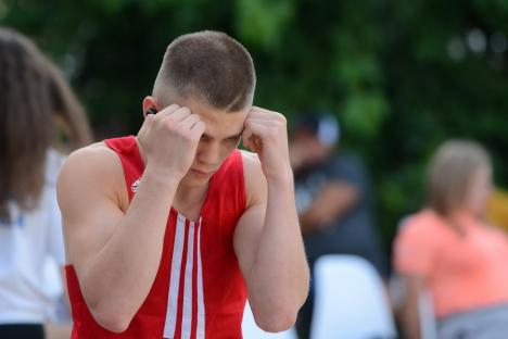 120 de pugilişti din patru ţări, la Oradea. A debutat prima ediție a Trofeului Crişana Decathlon la box (FOTO)