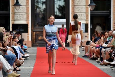 'Oradea, un centru al fashion-ului în România': Susținute de Cătălin Botezatu, opt tinere și-au lansat primele colecții vestimentare (FOTO/VIDEO)