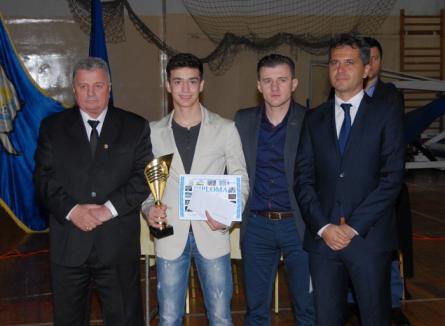 CSS LPS Bihorul şi-a premiat laureaţii: Judoka Vlad Luncan, cel mai bun sportiv al clubului în 2015