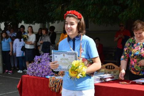 'Olimpicii Centenarului': Şcoala Oltea Doamna şi-a premiat cei aproape 200 de elevi câştigători la olimpiade şi concursuri (FOTO / VIDEO)