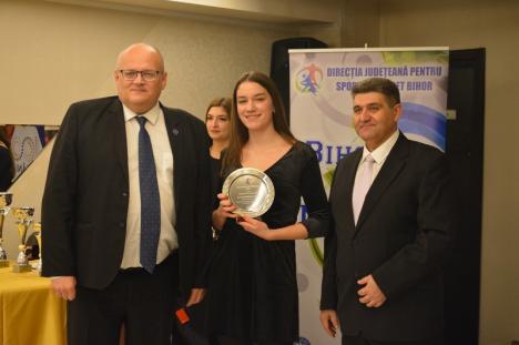 Spadasina Bianca Benea a fost desemnată cea mai bună sportivă a judeţului Bihor în 2018, iar CSM CSU Oradea, cea mai bună echipă! (FOTO)