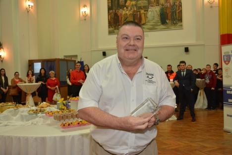 ASCO a premiat cei mai dedicaţi voluntari din Oradea, între care şi un tânăr cu autism (FOTO)