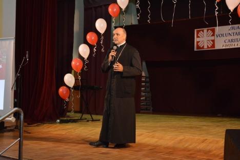 Caritas Eparhial şi-a premiat cei mai activi voluntari. Episcopul Virgil Bercea: 'Dumnezeu ne provoacă, ne cere să facem ceva...' (FOTO)
