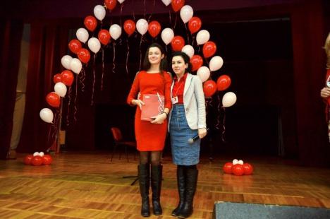 Gala bunăvoinţei: Caritas Eparhial şi-a premiat cei mai activi voluntari din 2015 (FOTO)