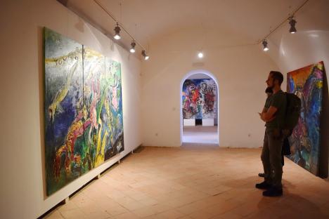 Salonul de iarnă: O nouă expoziţie de pictură în Galeriile Reperaj din Cetatea Oradea