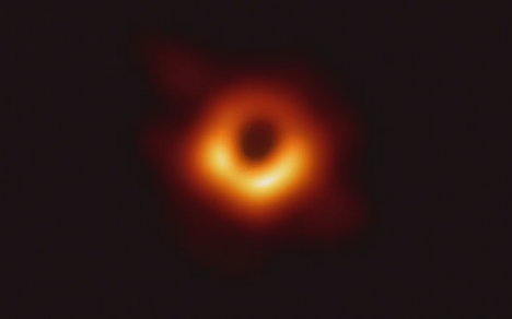 Premieră ştiinţifică: A fost dezvăluită prima imagine cu o gaură neagră (VIDEO)