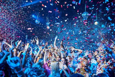 Încă o petrecere cu 400 de persoane, spartă de poliţişti la discoteca din Măgeşti! Amenda? 11.000 de lei