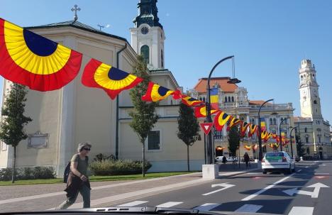 'Respectăm Centenarul': Centrul Oradiei a fost încărcat cu ghirlande tricolore de dimensiuni mari (FOTO/VIDEO)