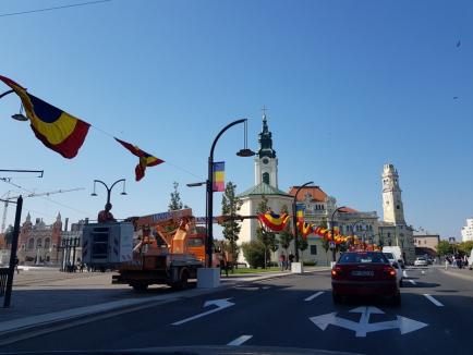 'Respectăm Centenarul': Centrul Oradiei a fost încărcat cu ghirlande tricolore de dimensiuni mari (FOTO/VIDEO)