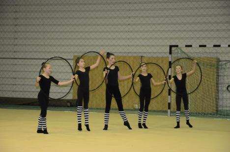 Concurs de gimnastică şi dans modern, la sala de sport a colegiului "Traian Vuia"