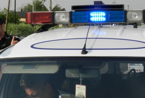 La volan fără permis, un tânăr de 19 ani din Oşorhei a lovit o biciclistă şi a fugit