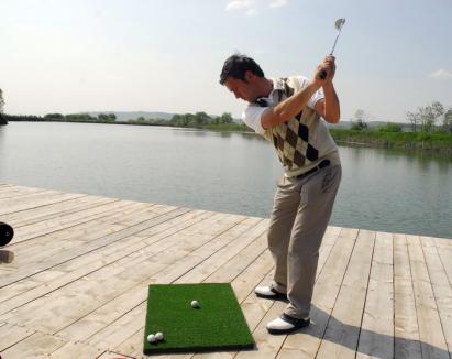 Turneu de golf, cu scopuri caritabile, la Ineu