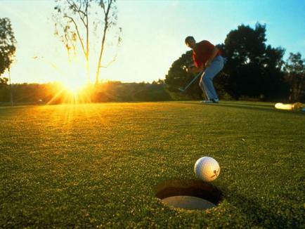 Pasionaţii de golf, invitaţi la un concurs la Ineu