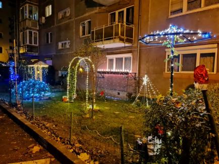 Bucurie de iarnă: Grădina unui bloc din Oradea, decorată de sărbători cu sute de beculețe colorate (FOTO)