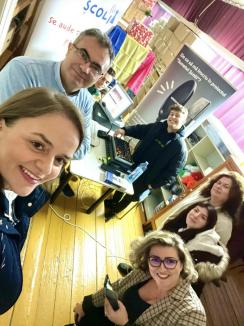 GrecoFM: Un liceu din Oradea și-a făcut un radio intern, iar în pauze elevii aud muzică, interviuri sau anunțuri (FOTO)