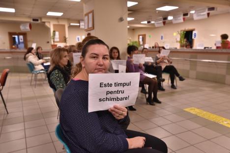 „Ajunge!”. Grevă de avertisment la Casa de Pensii Bihor: nu s-a lucrat cu publicul vreme de două ore (FOTO)