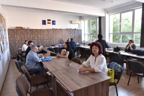 Prima zi de grevă în școlile din Oradea: Elevii își cheamă profesorii înapoi în clase, aceștia nu au de gând să cedeze (FOTO)