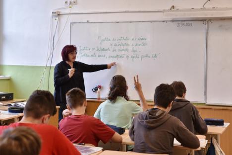 Prima zi de grevă în școlile din Oradea: Elevii își cheamă profesorii înapoi în clase, aceștia nu au de gând să cedeze (FOTO)