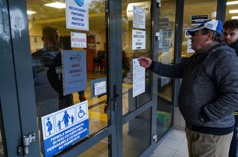 Grevă la Casa de Pensii Bihor: oamenii merg degeaba cu probleme, singura activitate este preluarea dosarelor de pensionare (FOTO)