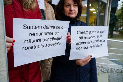 Grevă la Casa de Pensii Bihor: oamenii merg degeaba cu probleme, singura activitate este preluarea dosarelor de pensionare (FOTO)