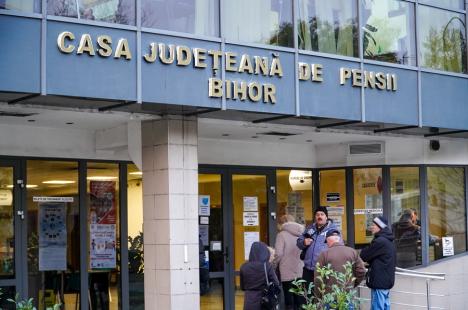 Angajații Casei de Pensii Bihor suspendă luni greva generală. Premierul Ciolacu a promis creșteri salariale