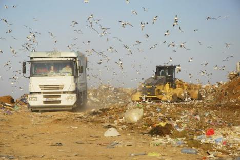 S-a triplat taxa pentru depunerea de deşeuri la groapa de gunoi a Oradiei