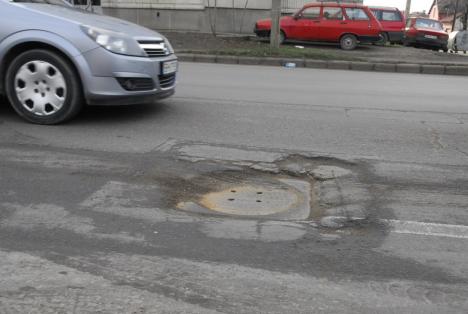 Oradea ieri, Oradea azi: Gropile din carosabil, problema șoferilor de zeci de ani (FOTO)