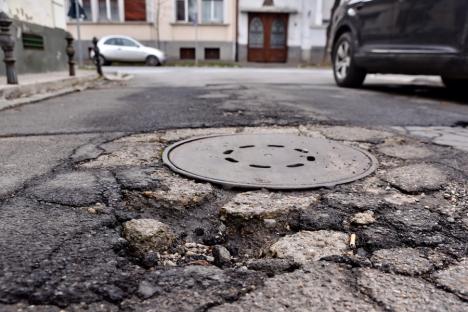 Hârtoape de Oradea: Locuitorii a peste 300 de străzi neasfaltate şi pline de gropi trăiesc un calvar la fiecare ploaie (FOTO)
