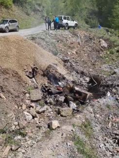 Ruşinos: Trei galerii de mină din Bihor, pline cu gunoaie. Primăria Bulz, amendată de comisarii de mediu (FOTO / VIDEO)