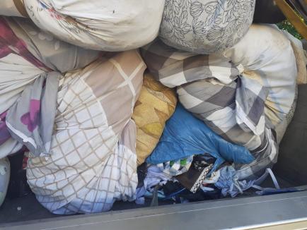 Un nou transport de gunoaie, întors în vama Borş. Peste 15 tone de textile degradate şi urât mirositoare urmau să ajungă la o firmă din Oradea (FOTO)