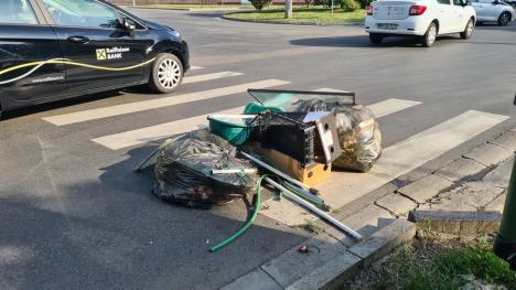 Demonstrație de tupeu: A lăsat gunoaiele pe o trecere de pietoni din Oradea! (FOTO)