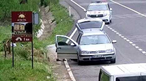 Un Volkswagen, confiscat în Bihor după ce șoferul a fost prins aruncând deșeuri la marginea unui drum județean. În plus, s-au dat amenzi usturătoare (VIDEO)