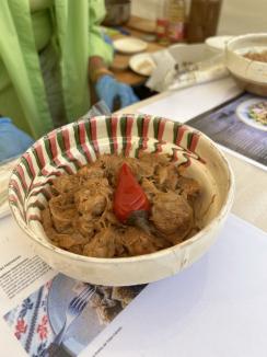 Plăcinte de Beiuș, toroș, sarmale cu păsat, gulaș și scoverzi, gata de degustat în Cetatea Oradea. Rețetele tradiționale din Bihor au fost adunate într-o carte (FOTO/VIDEO)