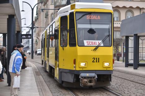 Hai, tramvai! OTL, prilej zilnic de nemulțumire pentru orădenii care trebuie să aștepte zeci de minute în stații (FOTO)