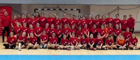 Aproximativ 70 de fete s-au prezentat la acţiunea inaugurală a Academiei de handbal feminin din Oradea