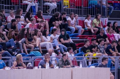 Victorie la debut de nou sezon pentru echipa de handbal a CSM Oradea: 33-32 cu HC Szejke Odorhei (FOTO)