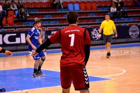Handbaliştii de la CSM Oradea s-au impus cu 32-28 în derby-ul cu HCM Sighişoara şi au încheiat turul de campionat neînvinşi (FOTO)