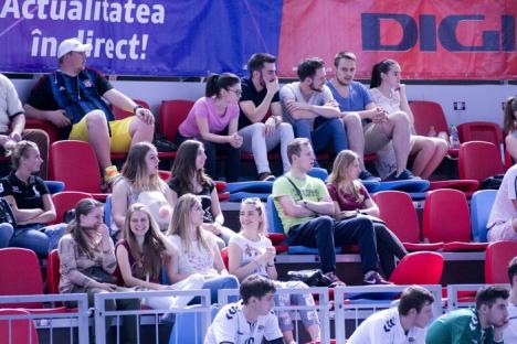 Handbaliştii de la CSM Oradea s-au impus cu 31-29 în ultimul joc de pe teren propriu din acest sezon (FOTO)