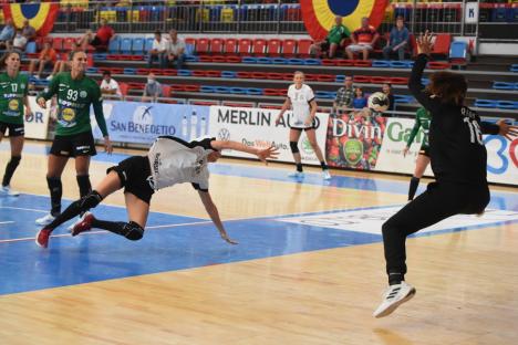 Vedetele handbalului feminin din România şi din Ungaria au jucat la Oradea. Cristina Neagu, întâmpinată cu flori (FOTO)