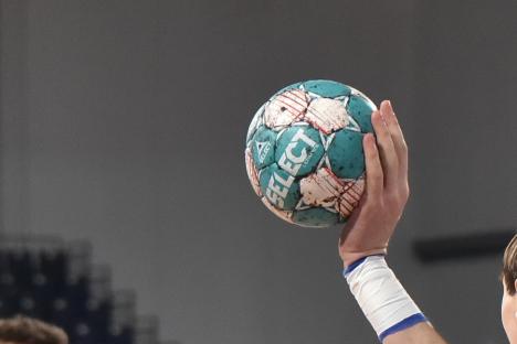 CSM Oradea a pierdut cu 35-44 pe terenul liderului play-off-ului Diviziei A la handbal