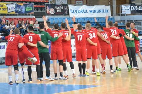 Handbaliştii de la CSM Oradea şi-au adjudecat cu 34-27 ultimul joc de pe teren propriu din acest sezon (FOTO)
