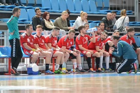 Handbaliştii de la CSM Oradea şi-au adjudecat cu 34-27 ultimul joc de pe teren propriu din acest sezon (FOTO)