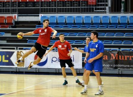 Handbaliştii de la CSM au câştigat şi jocul de la Cluj şi sunt principalii favoriţi la promovare